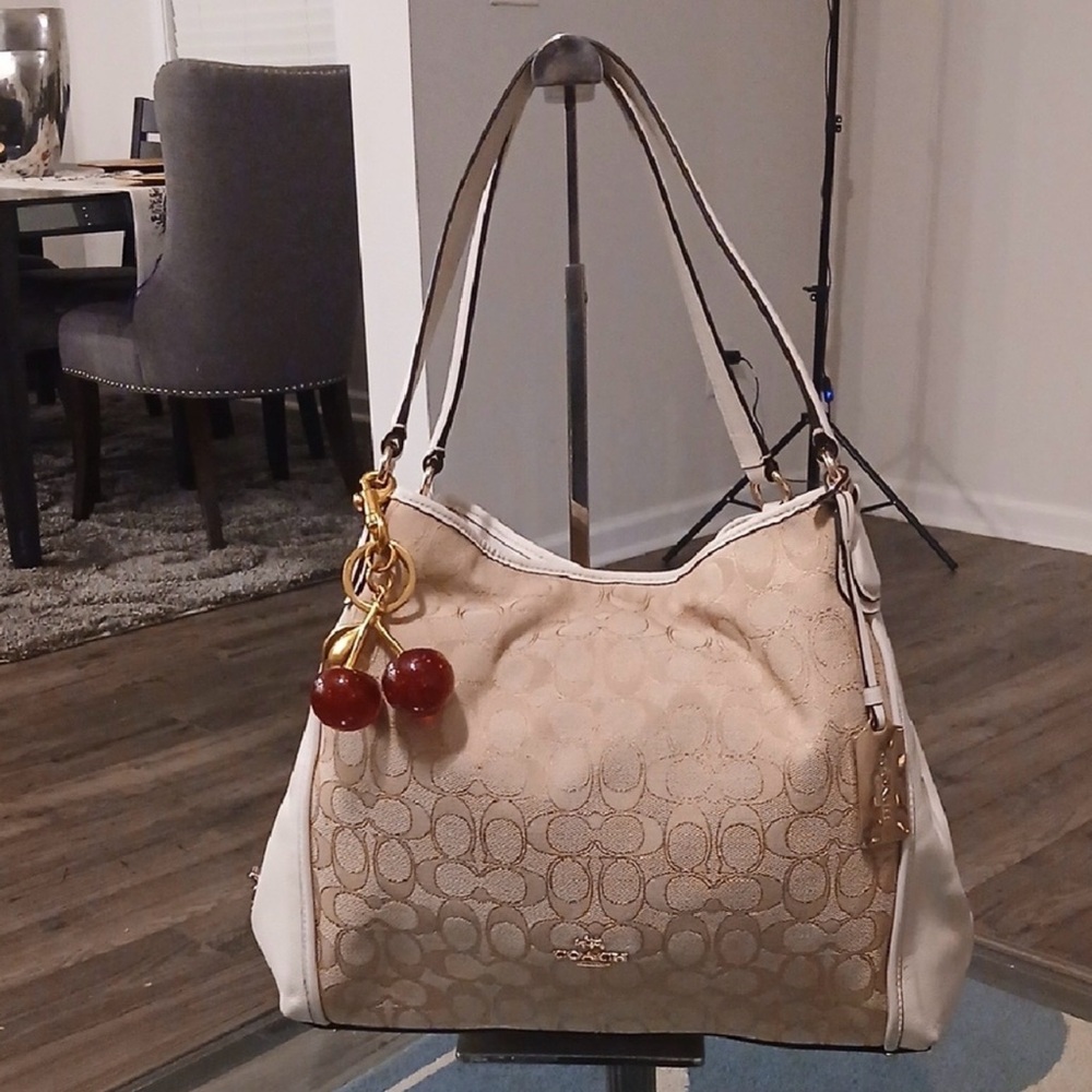 Coach Cream and Tan Signature Shoulder Bag-🍀💕GUC-